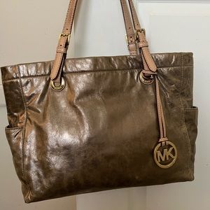 Michael kors tote bag. Metallic pewter color. Tan straps. In great condition.